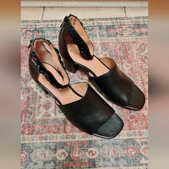 Johnston & Murphy Black Evelyn Chain Leather Shoes - Picture 3 of 8